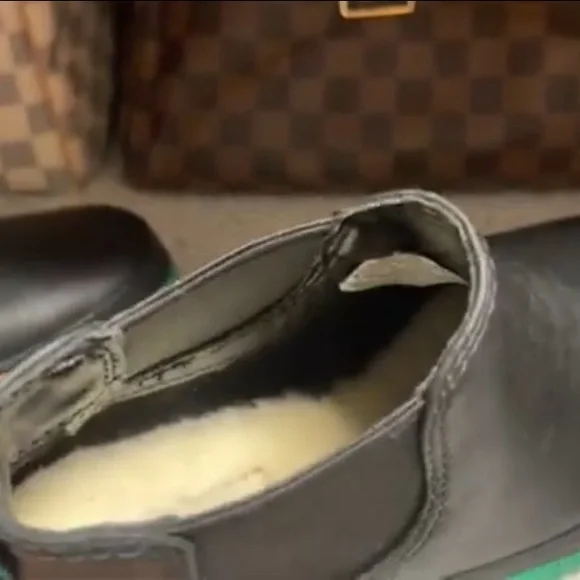 New UGG Waterproof Leather Booties with wool lining 894mn - Picture 8 of 11